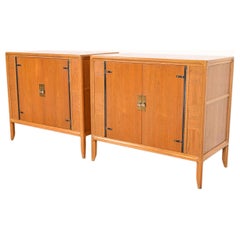 Mastercraft Mid-Century Modern Schränke oder Nachttische aus Nussbaum und Messing, Paar