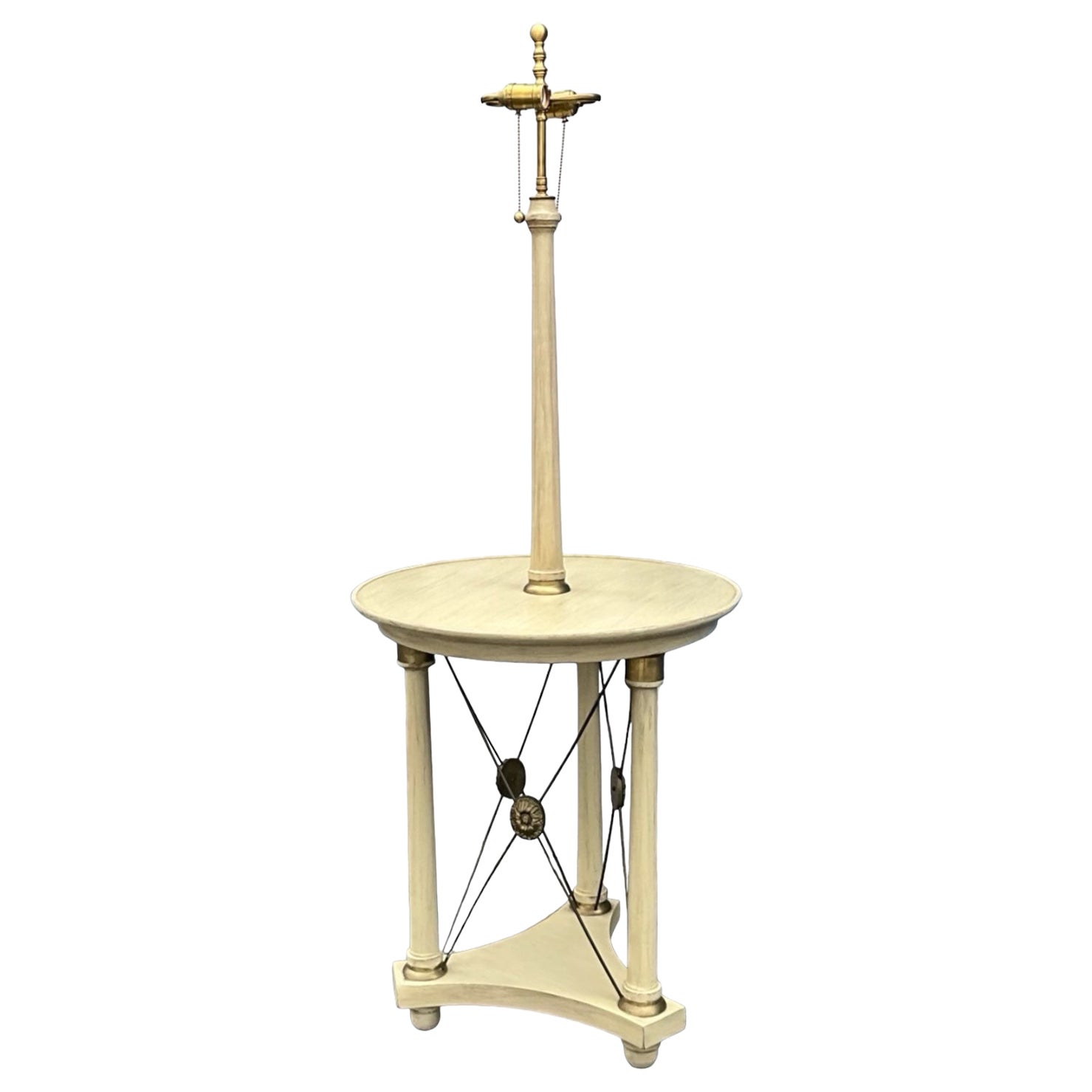Julia Gray Ltd. Tavolo da lampada rotondo dipinto in stile neoclassico di New York in vendita