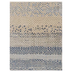 Rug & Kilim's Custom Moroccan Style rug in Blue, Gray & Beige Geometric Patterns (tapis de style marocain personnalisé avec des motifs géométriques bleus, gris et beiges)