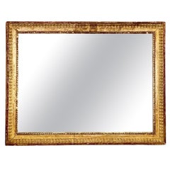 Espejo rectangular de madera dorada de la época Luis XVI