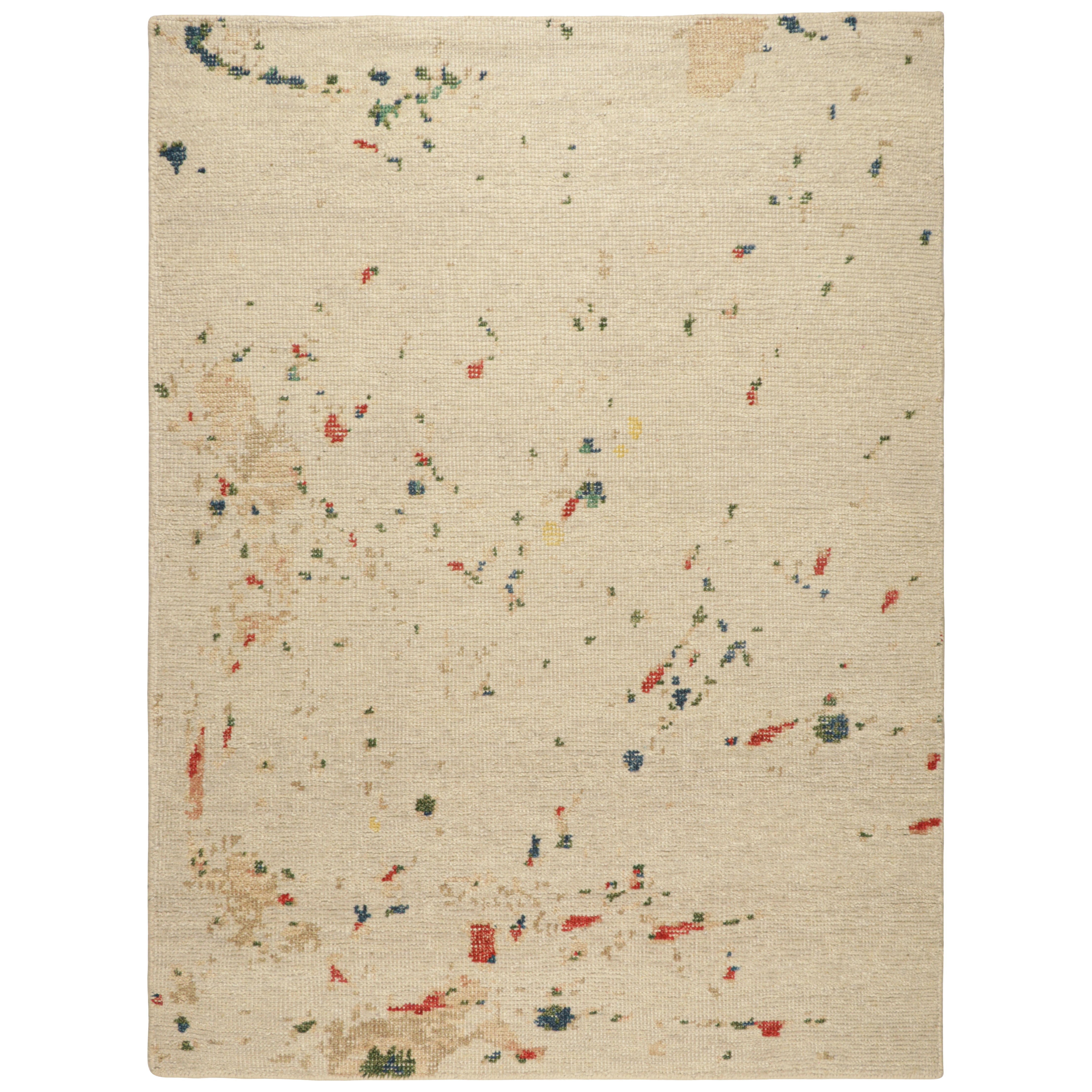 Rug & Kilim's Modern Distressed Art Rug in Weiß mit farbenfrohen abstrakten Mustern