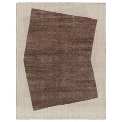 Rug & Kilim's Modern Abstract Rug in Beige and Gray with Geometric Patterns (tapis abstrait moderne en beige et gris avec des motifs géométriques)