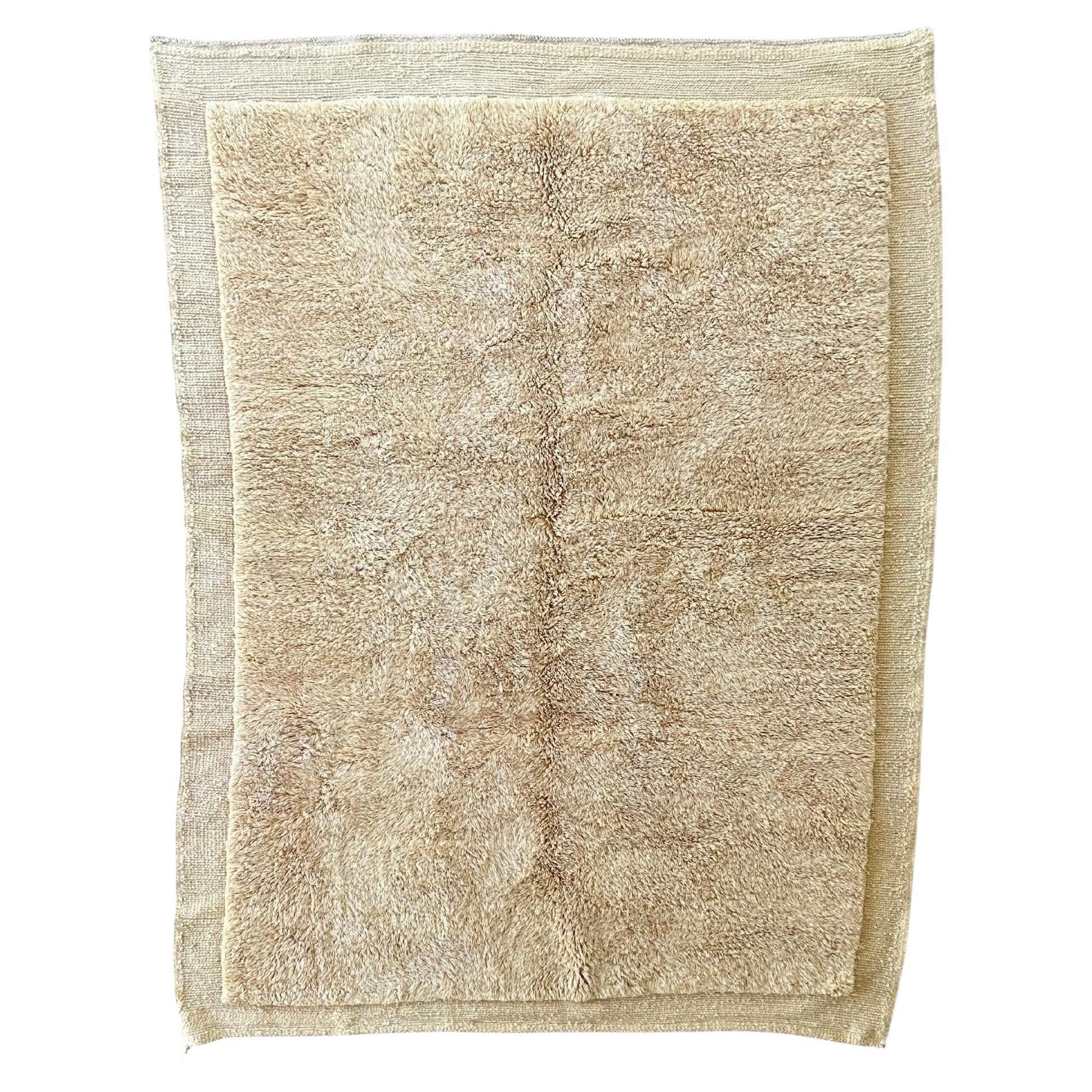 Alfombra Marroquí Elegancia Etérea, Crema Inmaculada, 6x8 Pies, En Stock