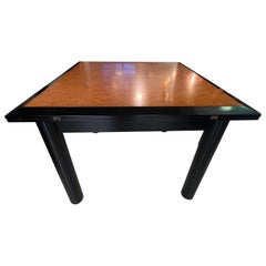 Mesa de comedor extensible lacada en nogal y negro con apertura abatible 1980