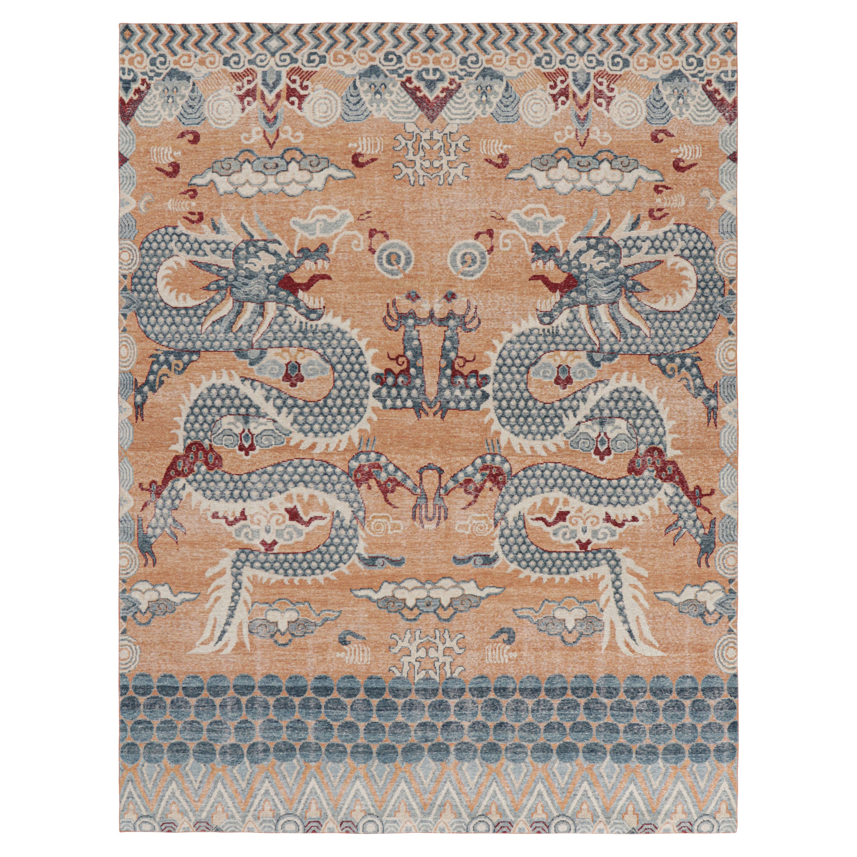 Alfombra Dragón Desgastada de Rug & Kilim con motivos pictóricos en azul, dorado y rojo