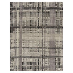 Rug & Kilim è un tappeto astratto moderno e invecchiato nei toni del beige, del grigio e del nero.