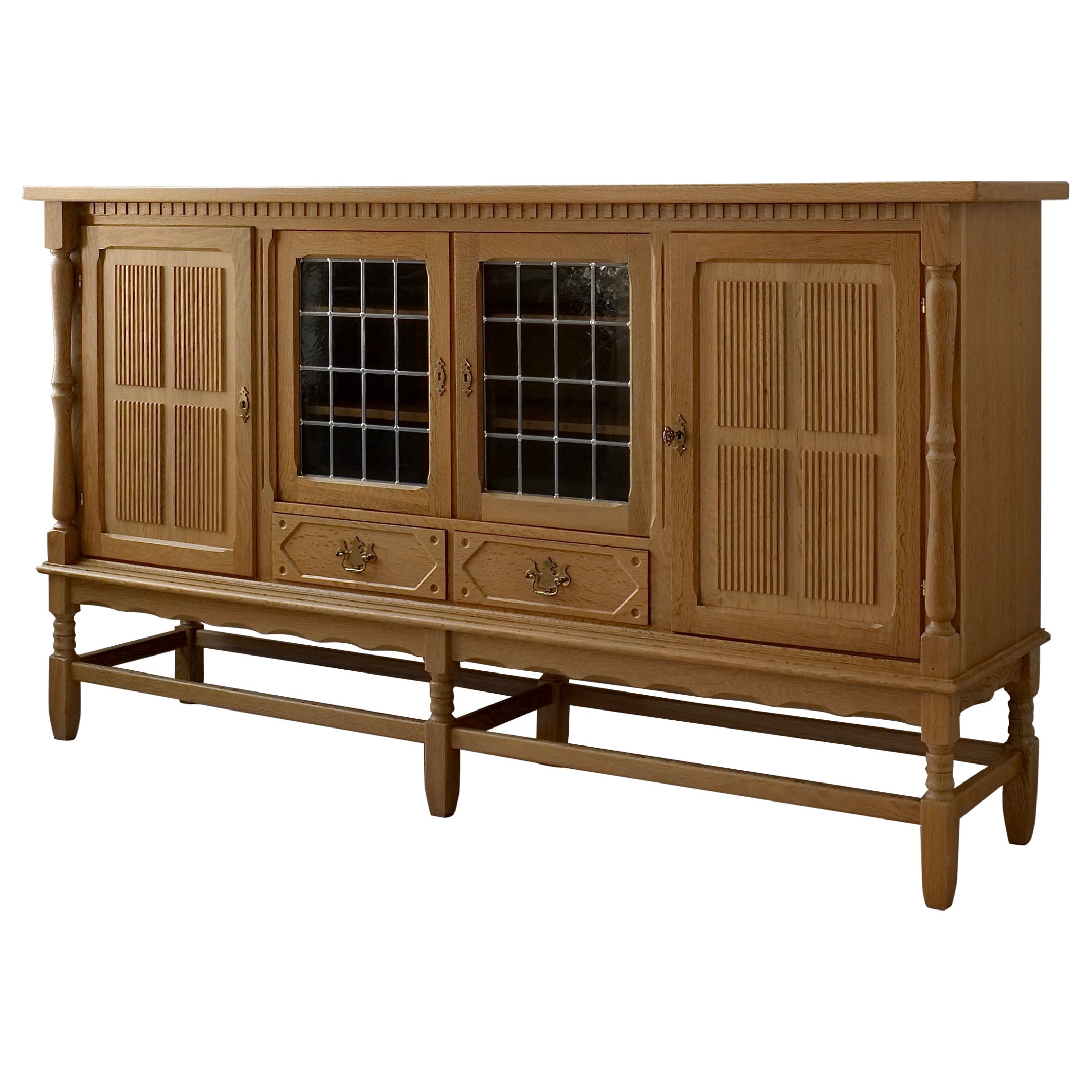 Buffet haut en Oak Oak danois par Henning Kjaernulf, années 1950