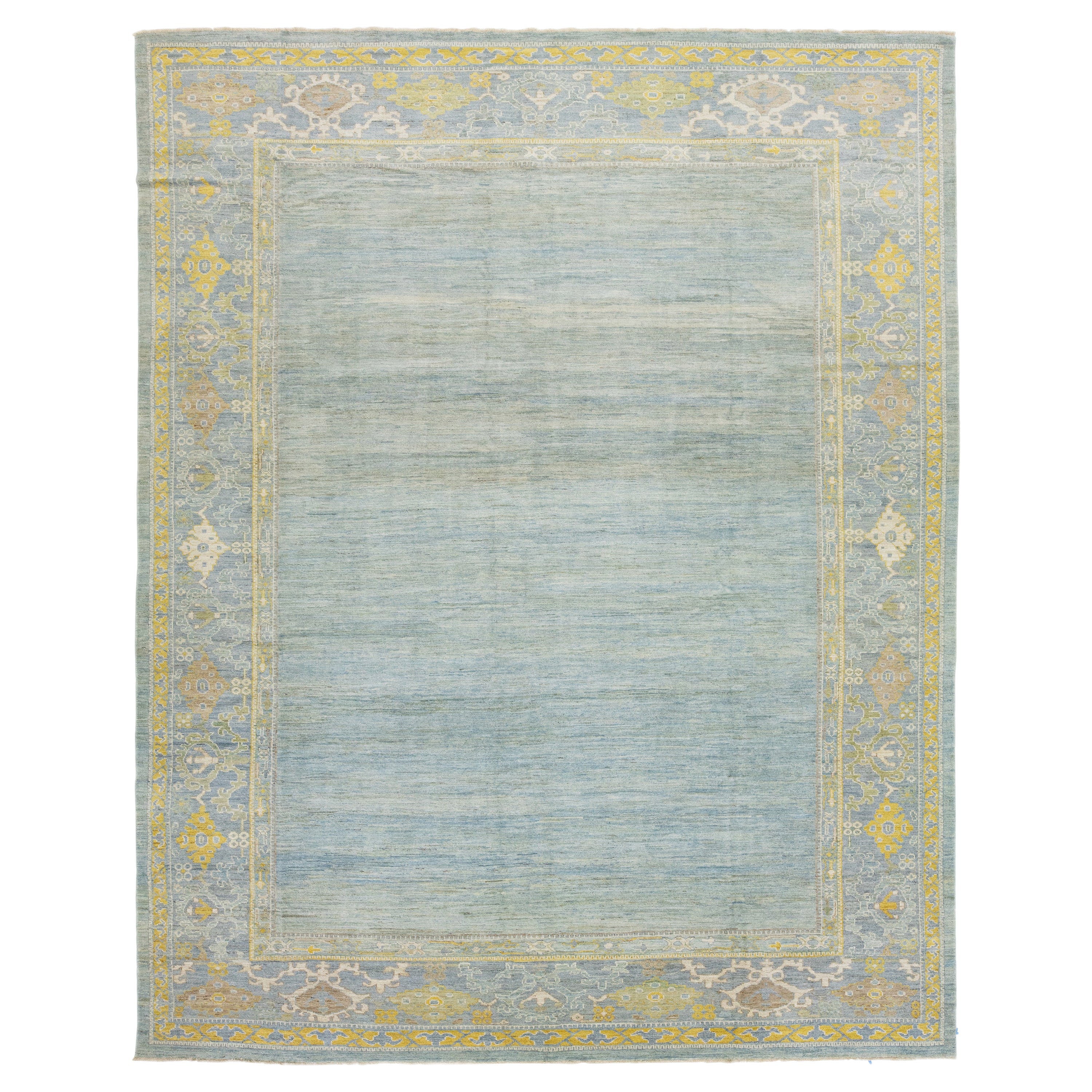 Moderner Sultanabad-Wollteppich in Zimmergröße in Blau von Apadana, entworfen in Sultanabad