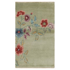 Rug & Kilim's Chinese Art Deco Style Rug in Greene with Colorful Floral Patterns (tapis chinois de style Art déco en vert avec des motifs floraux colorés)