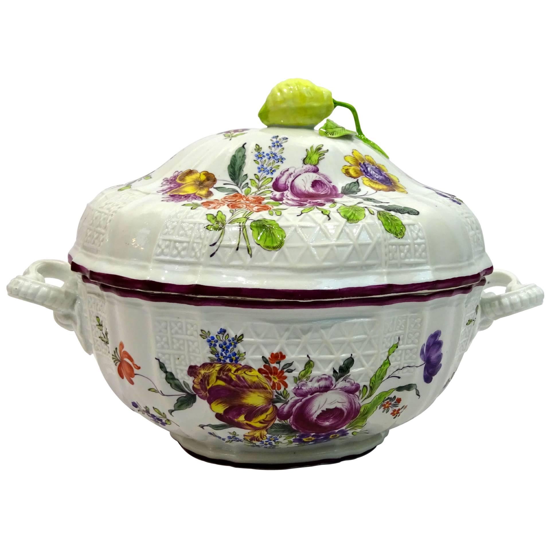 Early 20th Century French Meissen-Style Porcelain Tureen