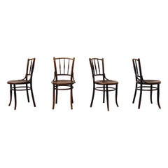 Satz von vier Classic Pre-Thonet Bugholz-Caféstühlen von Mundus und J. & J. Kohn