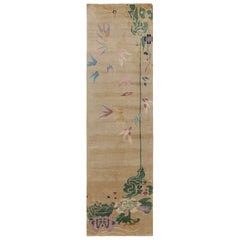 Rug & Kilim's Chinese Art Deco Style Runner in Beige-Brown With Colorful Florals (Tapis de course chinois de style art déco avec des fleurs colorées)