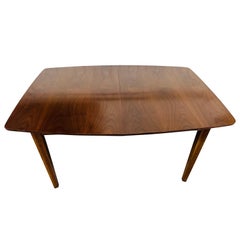 Mesa de comedor de nogal moderna de mediados de siglo