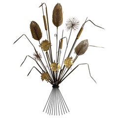 HUGE Wandskulptur mit Blumenverzierung aus schwarzem Metall und gesponnenem Messing