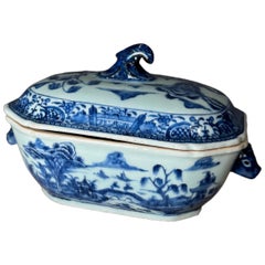 Chinesischer Export von blau-weißem Porzellan
Gewölbte Terrine, 19. Jahrhundert