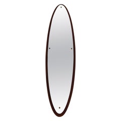 Espejo de pared oval italiano de teca, años 1970