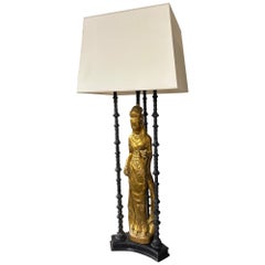 Lampada Quan Yin in gesso dorato e ferro nero in stile James Mont, molto alta e glamour