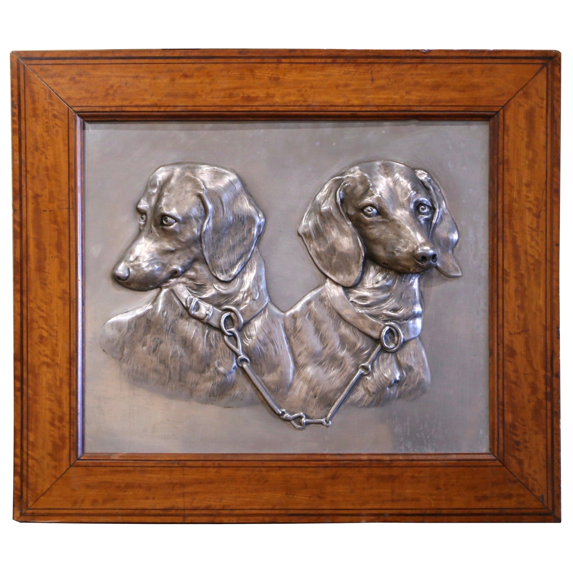 Perros salchicha de caza franceses de estaño tallados de principios del siglo XX en marco de madera en venta