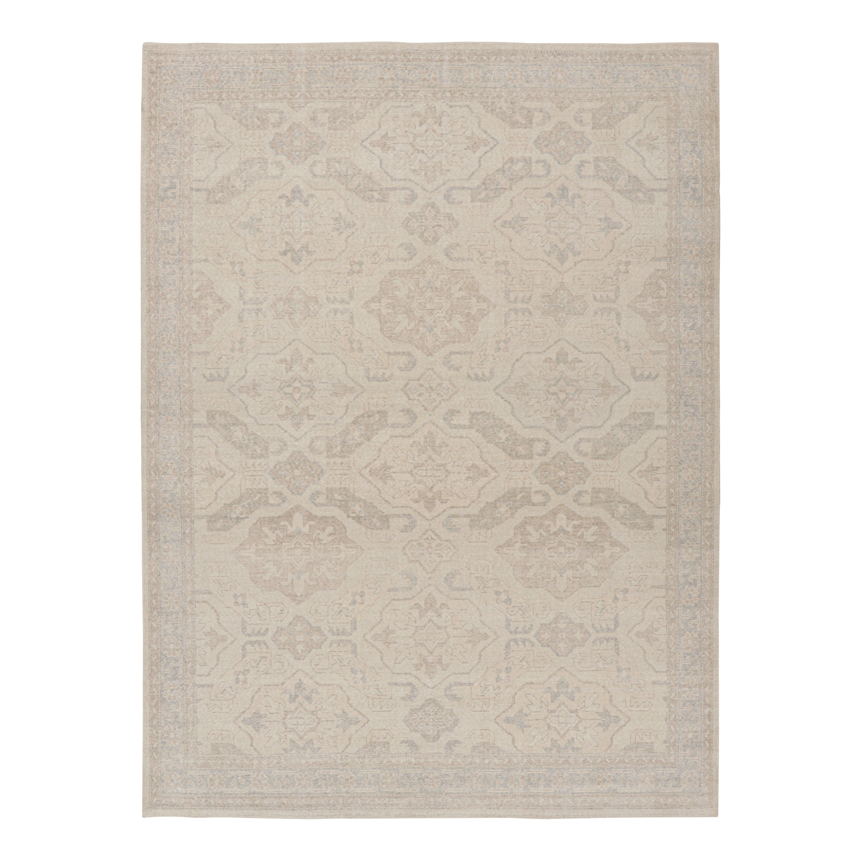 Rug & Kilim's Modern Distressed Style Rug in Beige und Grau Geometrische Muster