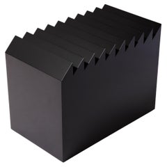 Mesa auxiliar lacada en negro Coleccionable contemporánea Sierra 2 by Max Enrich
