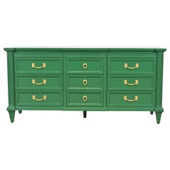 Commode ou crédence de style Régence française Louis XVI laquée vert