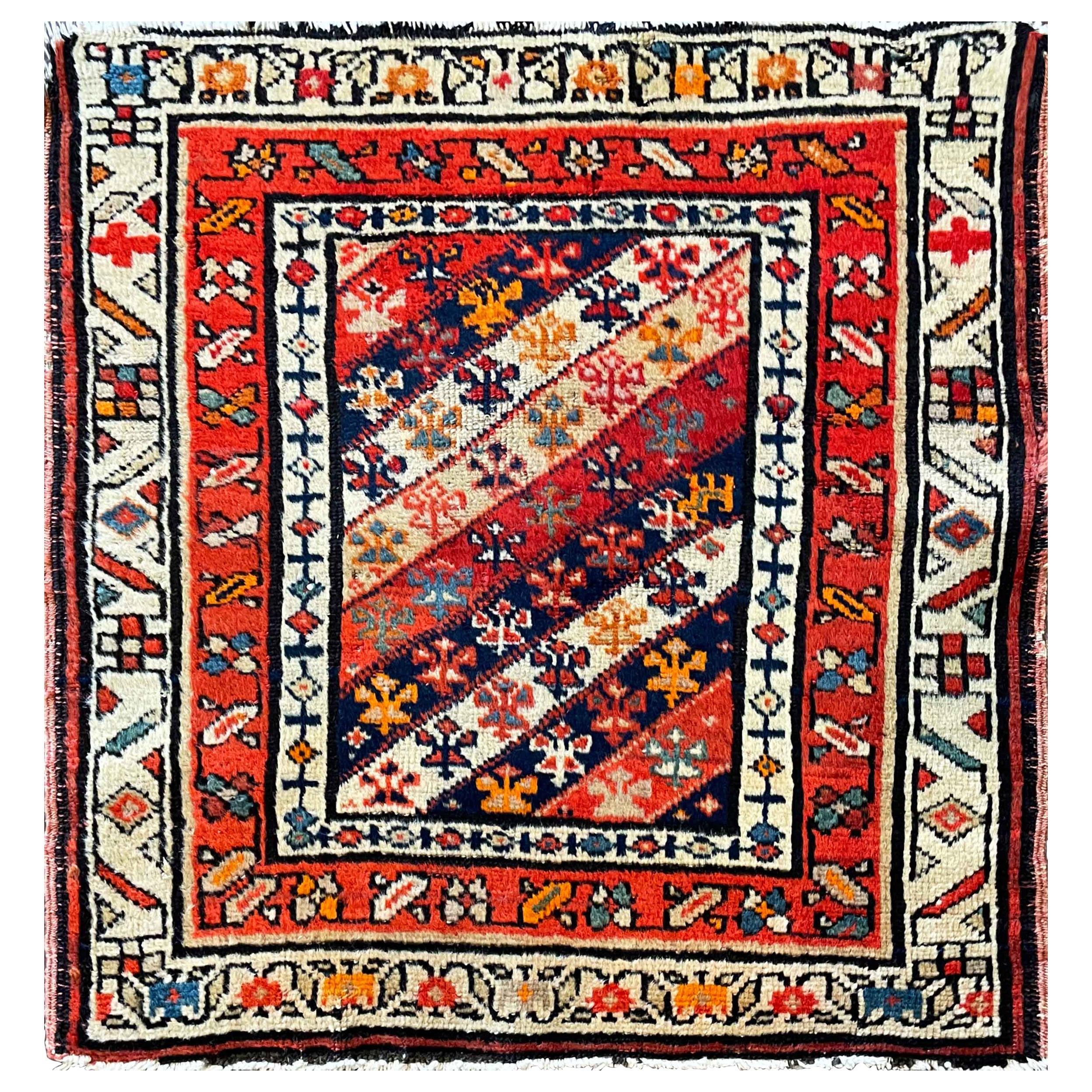 Antique  Tapis turc d'Anatolie Yastik Oushak, inhabituel
