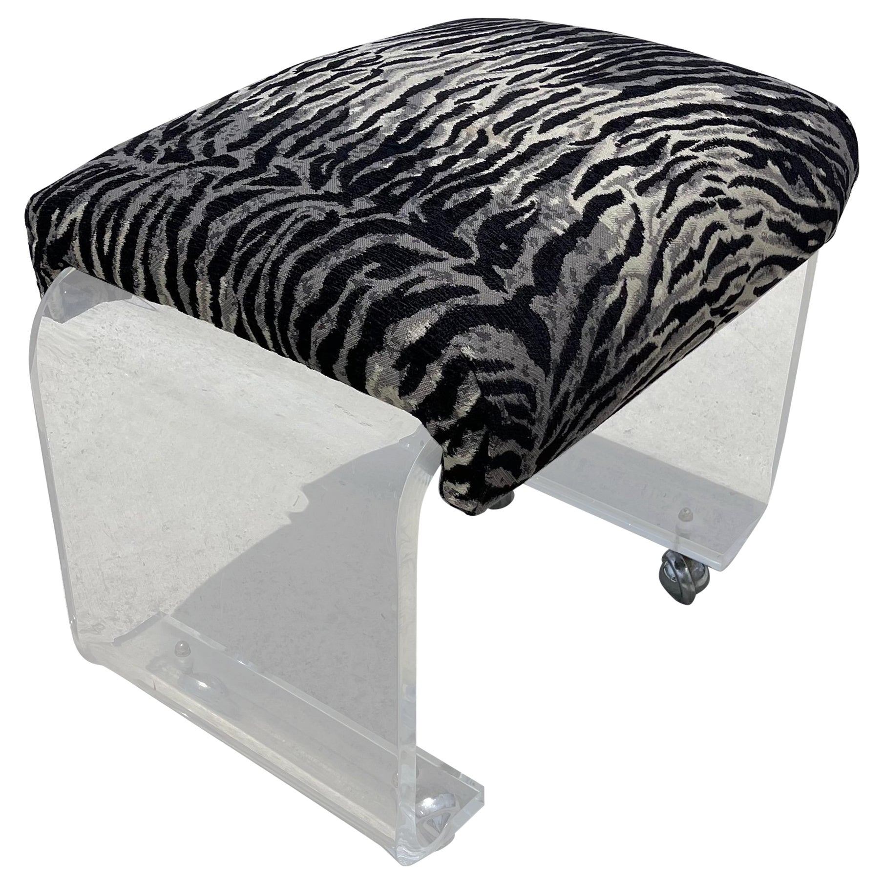 Sgabello o pouf a cascata in lucite su rotelle, Charles Hollis Jones