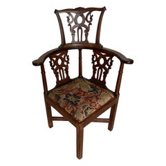Fine Early 18th Century Georgian Carved Oak and Elm Corner Chair