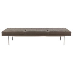 2010s BassamFellows für Geiger Herman Miller Brown Leder 3 Sitz Tuxedo Bench
