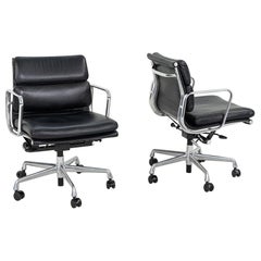 2009 Herman Miller Eames Soft Pad Management Desk Chair Pelle nera 1x Disponibile
