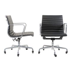 2010s Herman Miller Eames Aluminum Group Management Desk Chair Leather 6x Avail