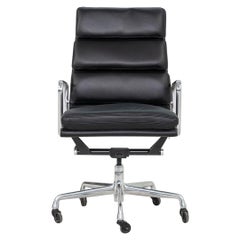 2010s Herman Miller Eames Soft Pad Silla de escritorio negro con base ajustable