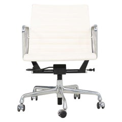 2010s Herman Miller Eames Aluminum Group Management Desk Chair Cream Naugahyde