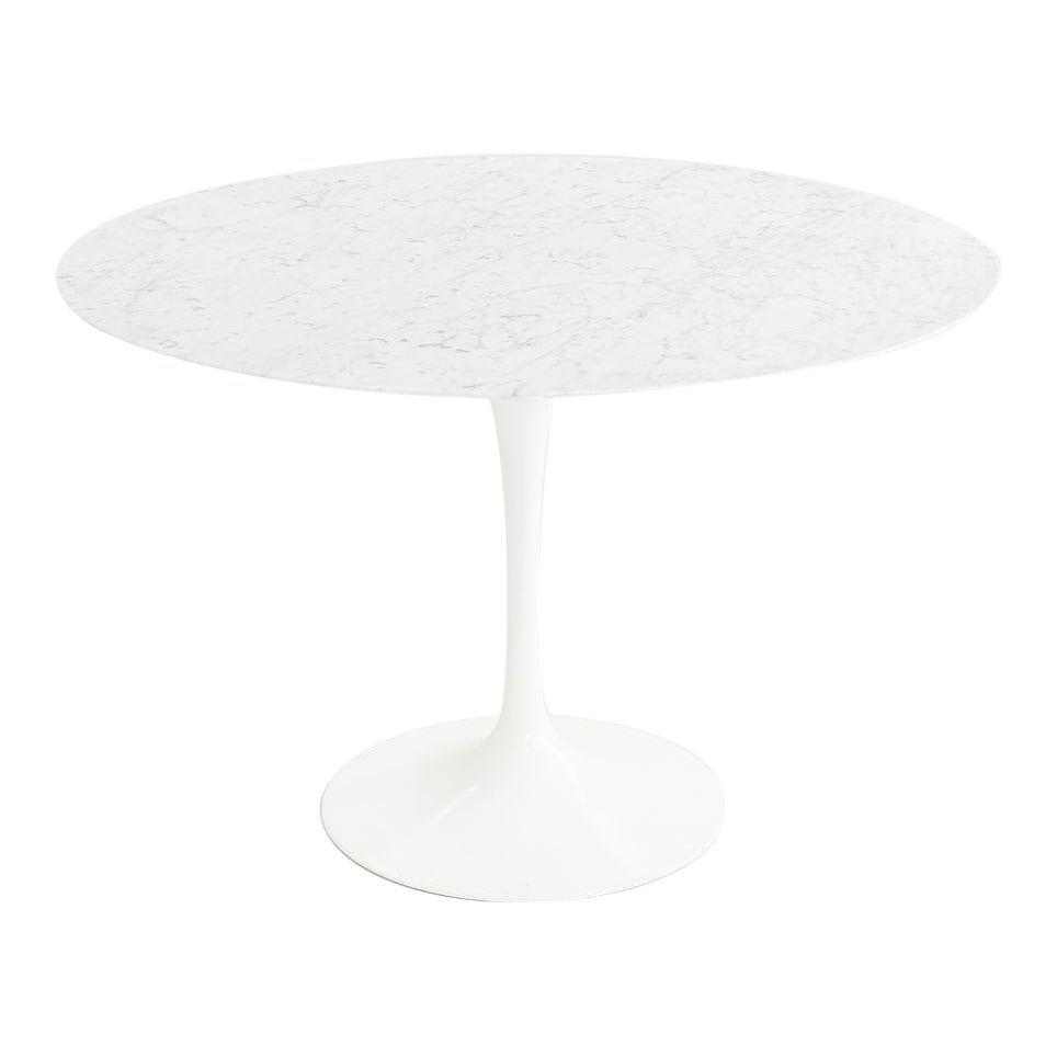 2010er Jahre Eero Saarinen für Knoll Tulpen-Sockel-Esstisch, Modell 173F, 2x verfügbar