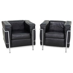 Paire de chaises longues LC2 Petit Modèle Le Corbusier, Jeanneret, Perriand, années 2000