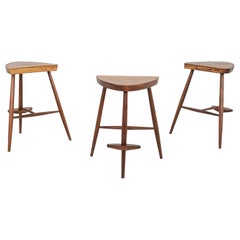2001 Rare ensemble de trois tabourets de comptoir en noyer noir Mira Nakashima 27in