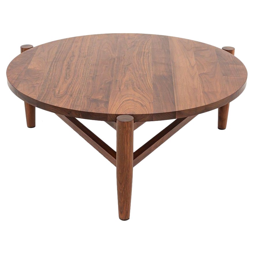 2017 De La Espada of Portugal 434 Table basse Luna en noyer huilé danois 42in