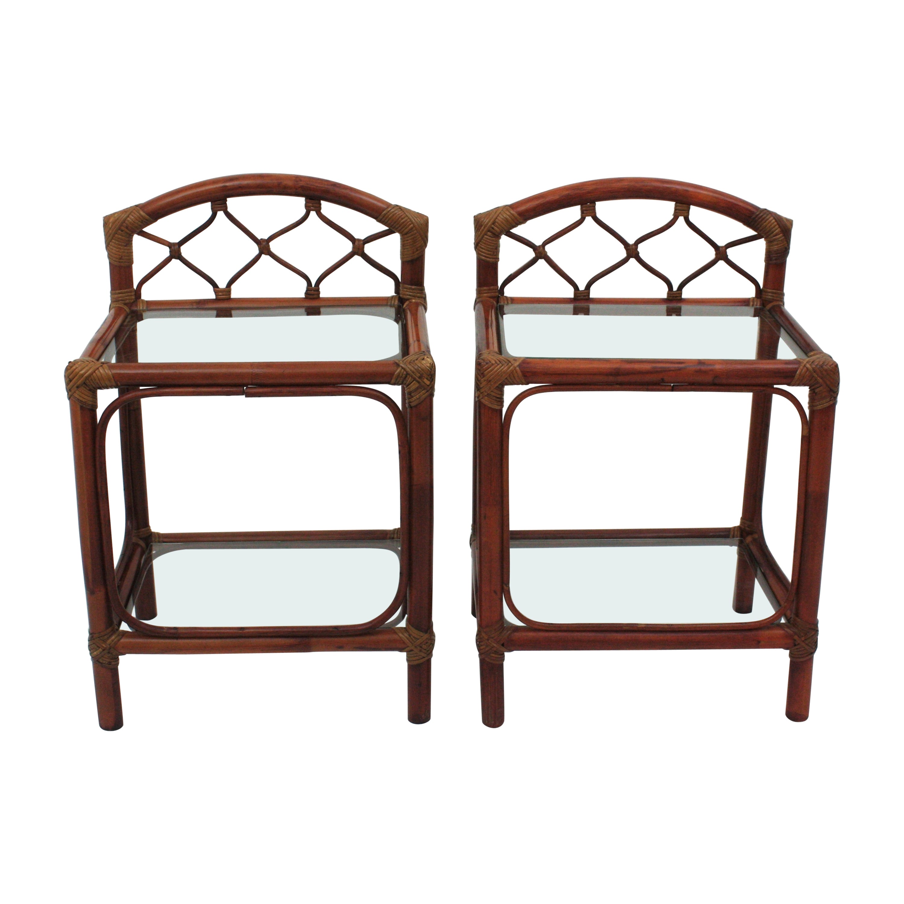 Paar Nachttische aus Bambus-Rattan aus der Mitte des Jahrhunderts mit Glasböden, 1960er Jahre