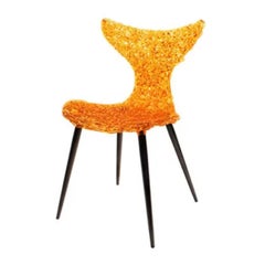 Innovative Chair – Fluid Design with Lighting Reflections and Bold Color Options