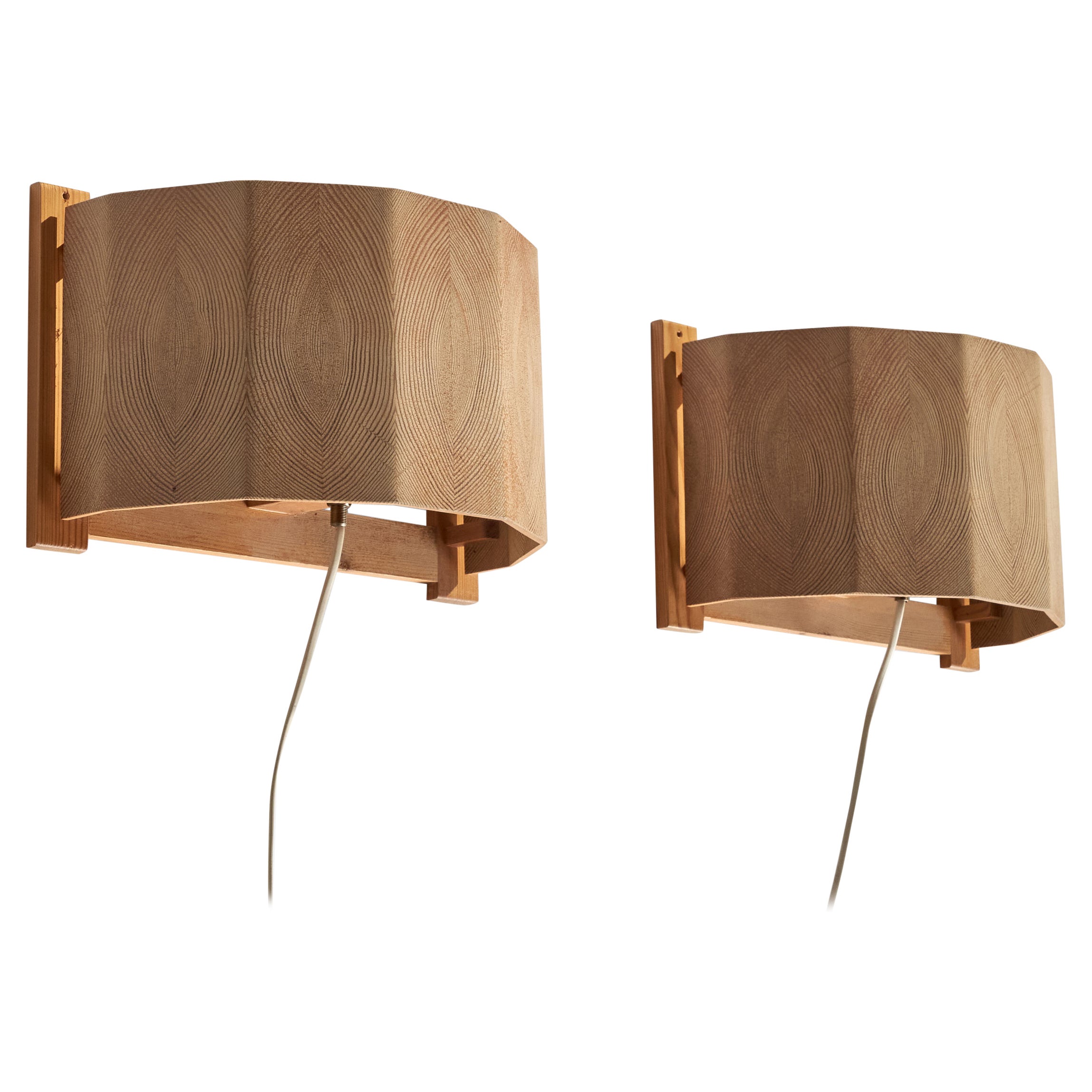 Designer suédois, lampes murales, pin, Suède, années 1970