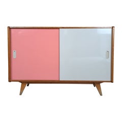 Buffet blanc et rose, Tchécoslovaquie, 1960