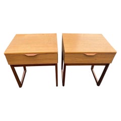 Coppia di comodini in legno di teak, Regno Unito, 1960
