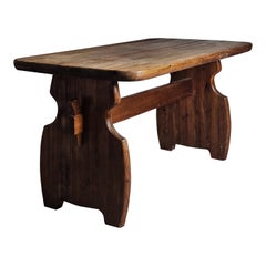 Mesa sueca de pino de diseñador desconocido de la década de 1940