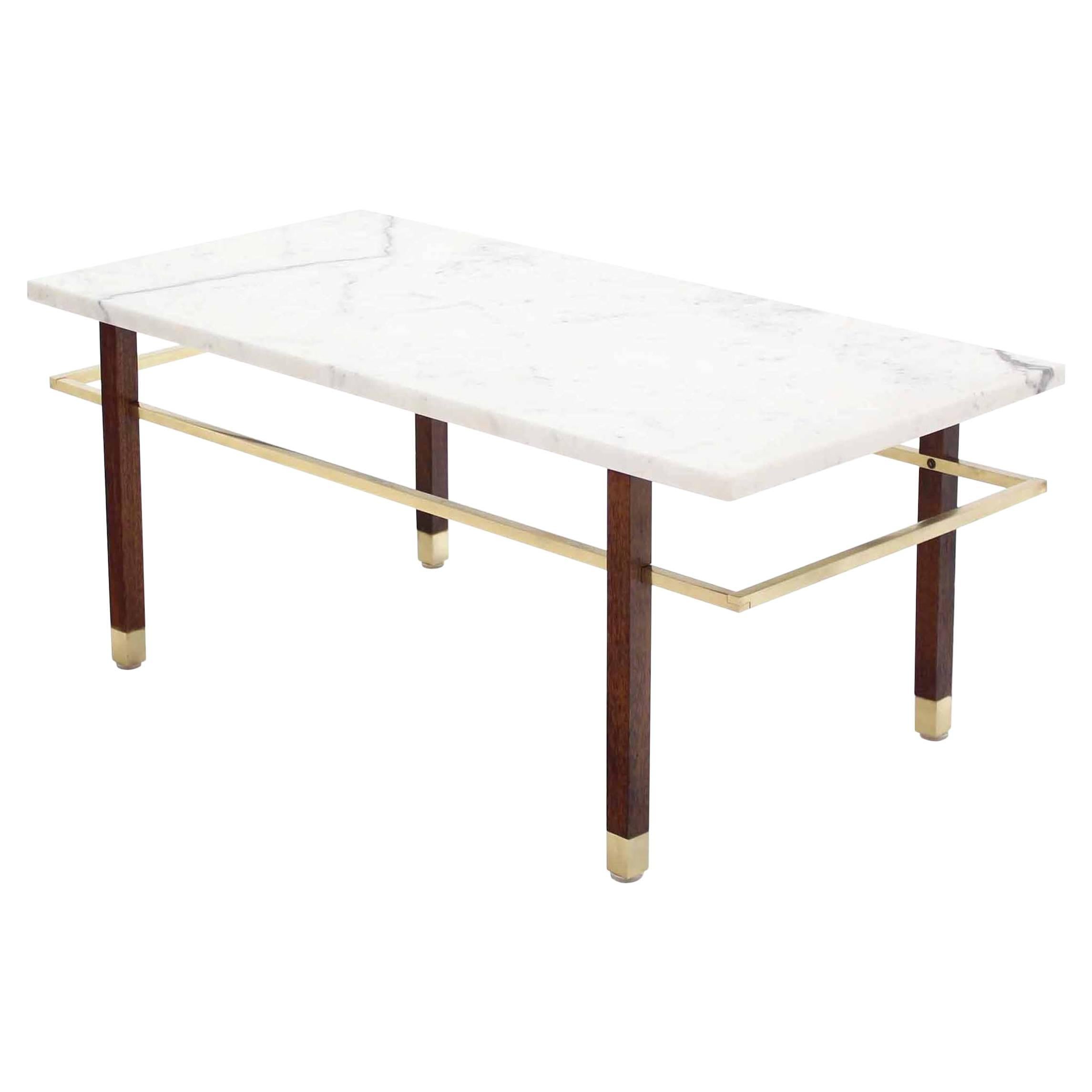 Harvey Probber table basse rectangulaire avec plateau en marbre et traverse rectangulaire en laiton