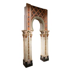 Porta monumentale neomudejar del XIX secolo scolpita in legno e policromia