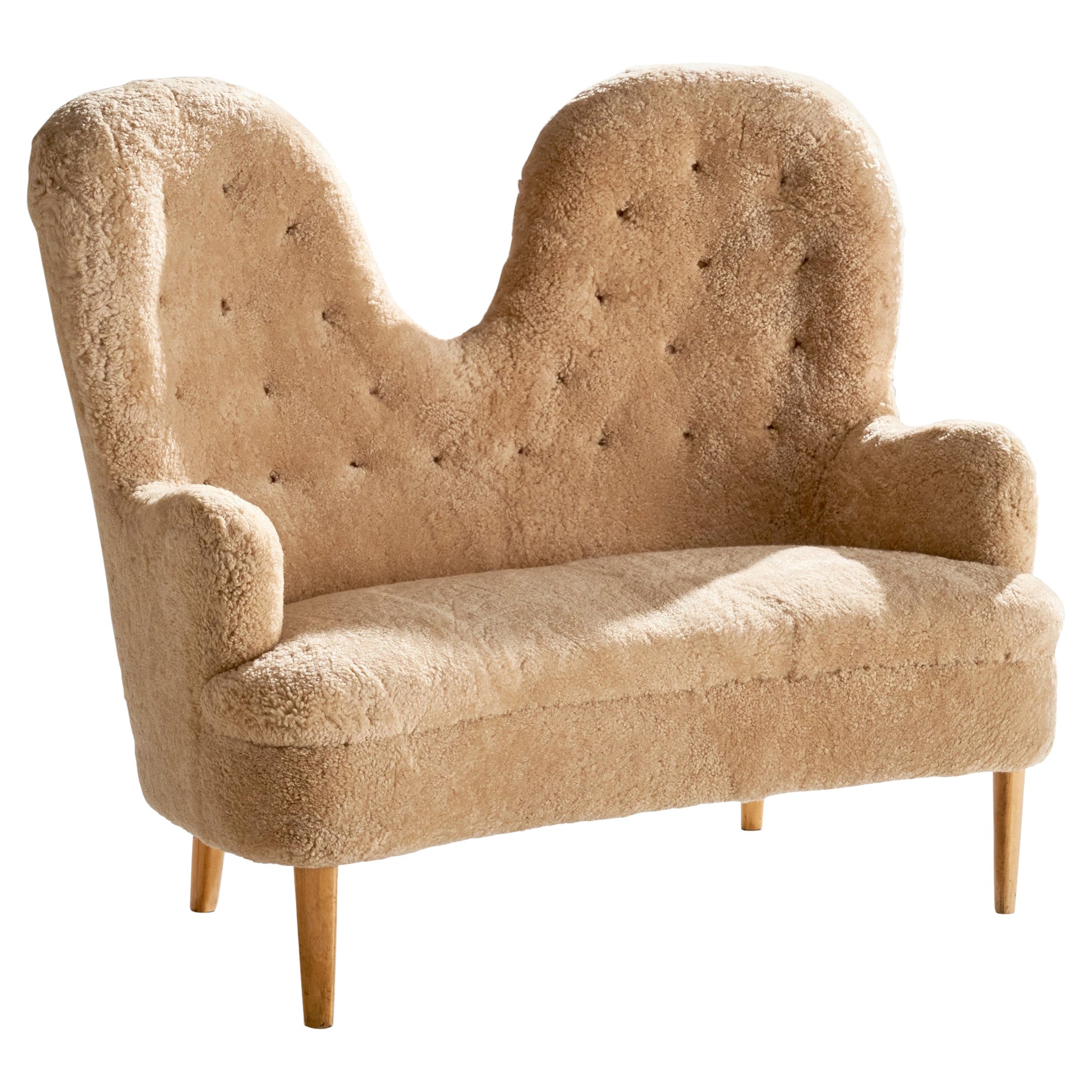 Designer suédois, canapé, bois, peau de mouton, Suède, années 1940