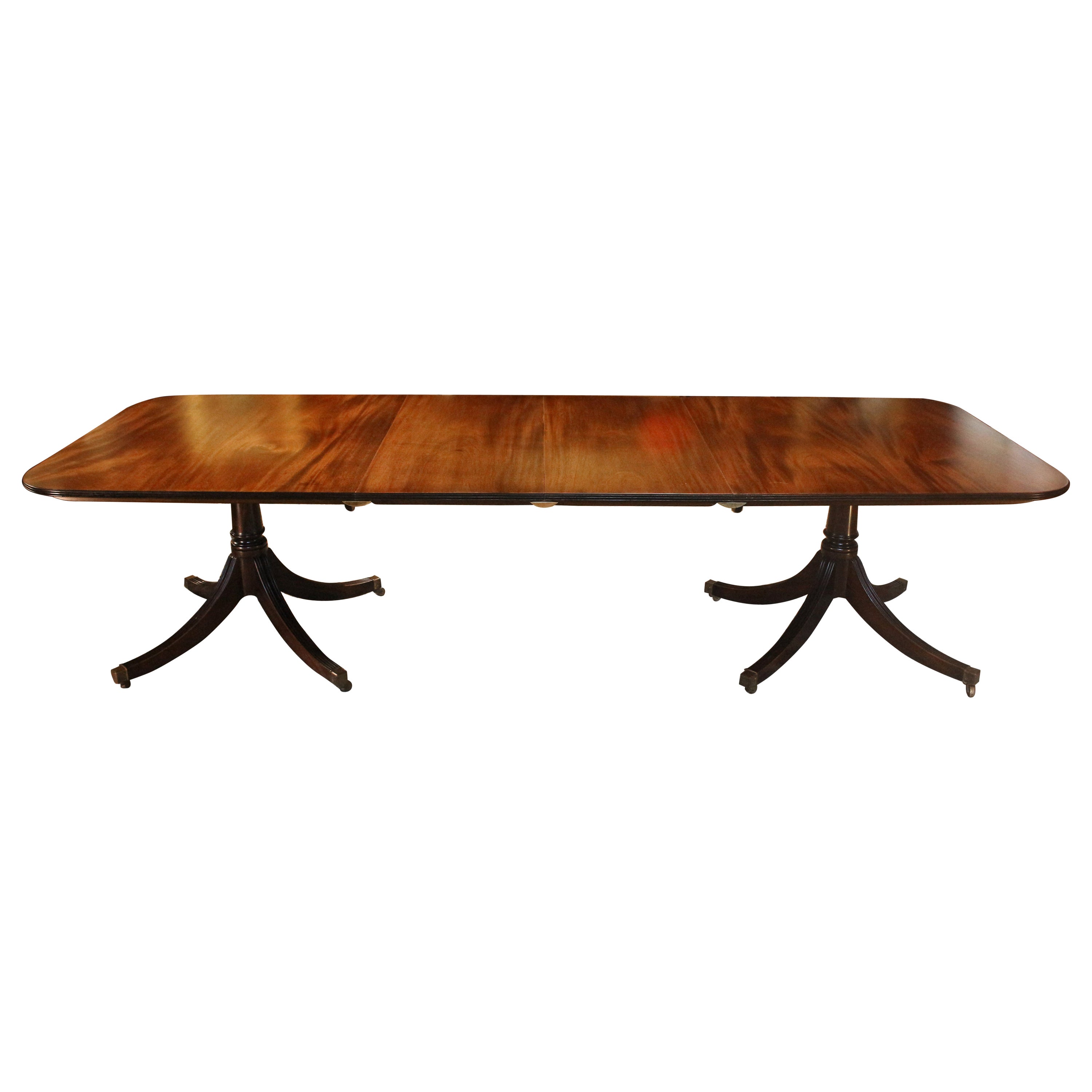 Circa 1970s Georgian Style English Dining Table by Millwood Cabinetmakers