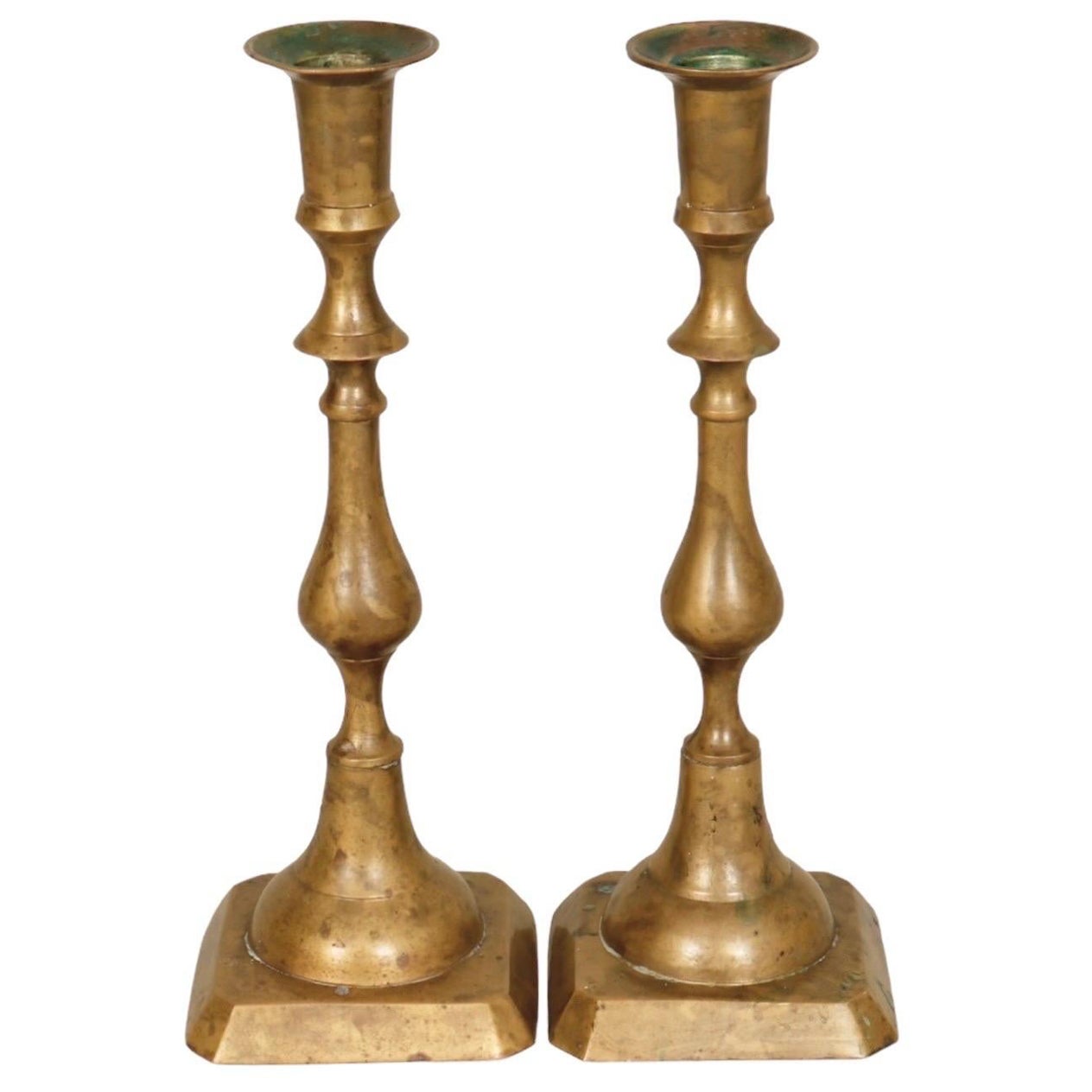 Bougeoirs traditionnels en laiton - la paire en vente