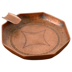 Cenicero de cobre martillado Roycroft Arts & Crafts