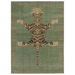 Alfombra estilo piel de tigre envejecida de Rug & Kilim en verde, beige y negro Pictórica